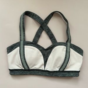 Lululemon Bra with the Reflective Straps 4